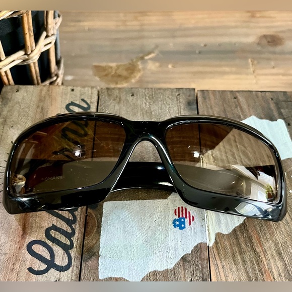 Chanel Mother Of Pearl Vintage Sunglasses - Picture 6 of 15